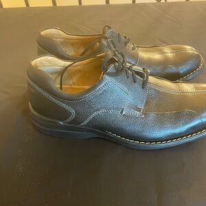 Johnston & Murphy Black Leather 10/12 sheepskin